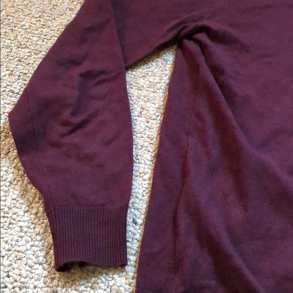 old navy sweater - Picture 3 of 4